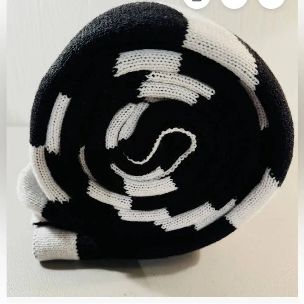 Threshold Knit Throw Blanke Geometric Jacquard Reversible Black & White NWT